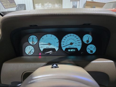 Used 2002 Jeep Grand Cherokee Limited image 40