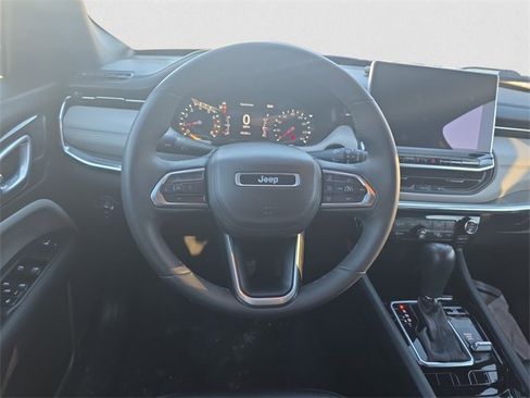Used 2024 Jeep Compass Limited image 12