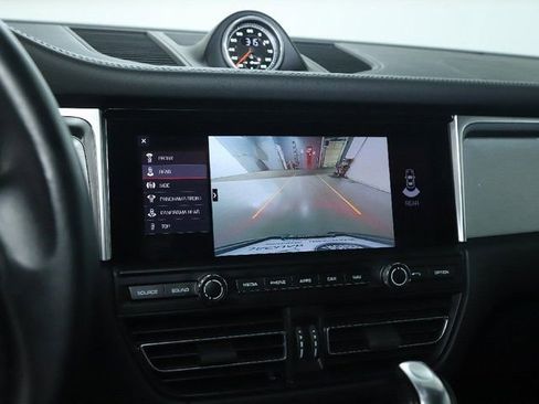 Used 2021 Porsche Macan Turbo image 25