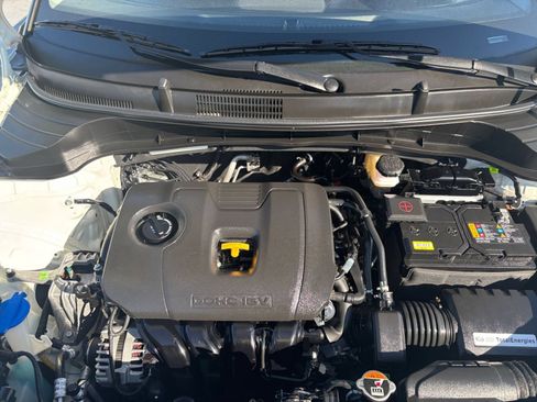 Used 2025 Kia Soul LX w/ LX Technology Package FWD image 30