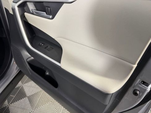Used 2020 Toyota RAV4 XLE w/ Convenience Package image 32
