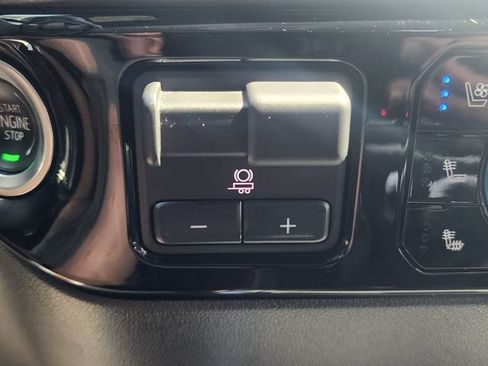 Used 2023 Chevrolet Silverado 1500 High Country w/ Technology Package AWD/4WD image 33
