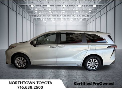 Used 2024 Toyota Sienna LE AWD/4WD image 22