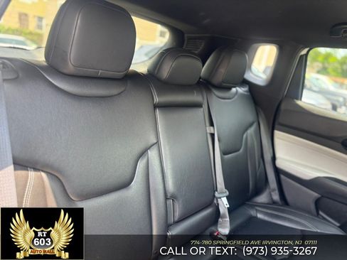 Used 2025 Jeep Compass Limited AWD/4WD image 11
