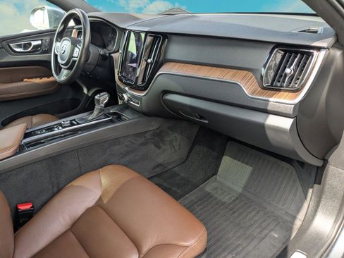 Used 2021 Volvo XC60 T5 Momentum w/ Advanced Package AWD/4WD image 23