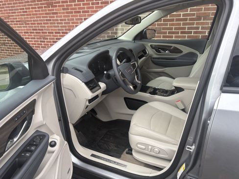 Used 2024 GMC Terrain Denali w/ Denali Premium Package image 3