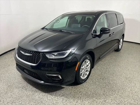 Certified 2024 Chrysler Pacifica Touring-L FWD image 1