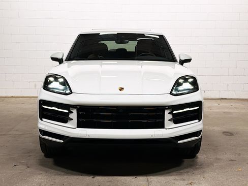 Used 2025 Porsche Cayenne image 9