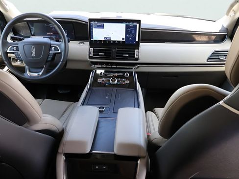 Used 2024 Lincoln Navigator Reserve AWD/4WD image 16
