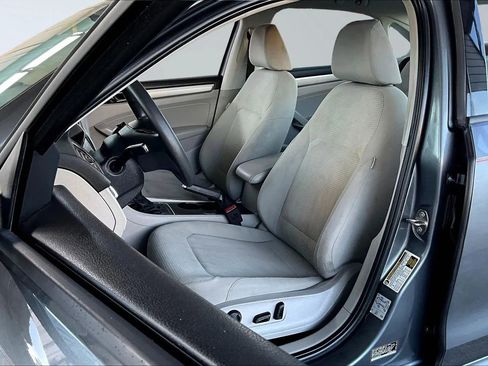 Used 2018 Volkswagen Passat 2.0T S w/ Driver Assistance Package image 18