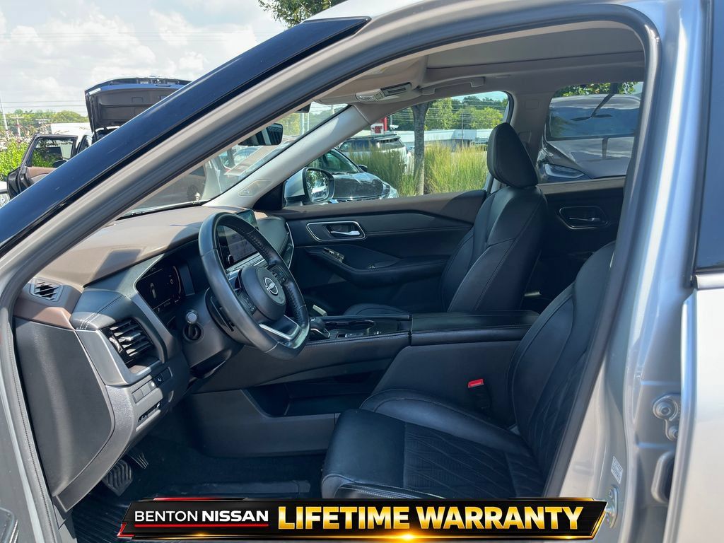 Used 2023 Nissan Rogue Platinum w/ Platinum Premium Package FWD image 12
