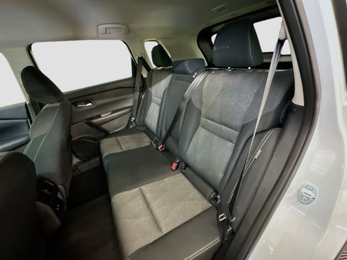 Used 2025 Nissan Rogue SV image 28