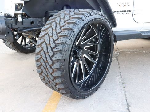 Used 2017 Jeep Wrangler Unlimited Sahara w/ Connectivity Group image 18