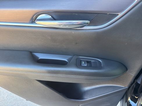 Used 2023 Cadillac XT6 Luxury image 39