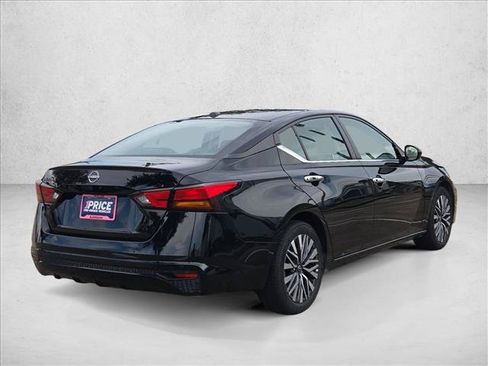 Used 2025 Nissan Altima 2.5 SV FWD image 5