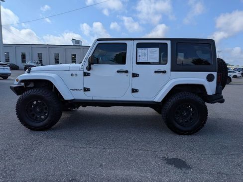 Used 2017 Jeep Wrangler Unlimited Sahara image 9