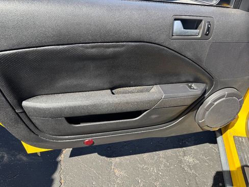 Used 2006 Ford Mustang Premium image 5