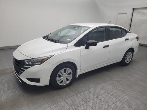 Used 2025 Nissan Versa S w/ Trunk Package FWD image 2