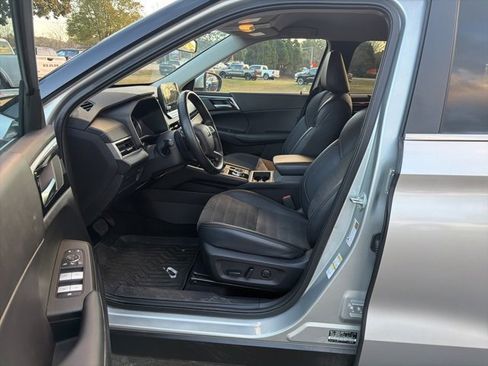 Used 2024 Mitsubishi Outlander SE Black Edition image 20