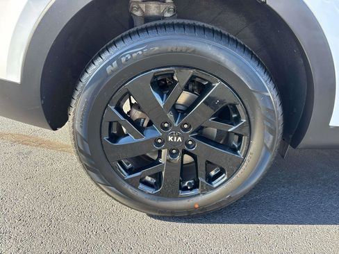 Used 2021 Kia Sorento S image 32