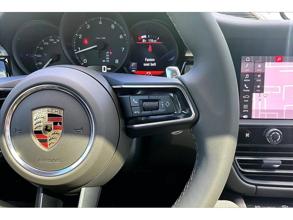 Used 2026 Porsche Macan AWD/4WD image 28
