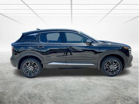 New 2026 Nissan Kicks SR FWD image 4