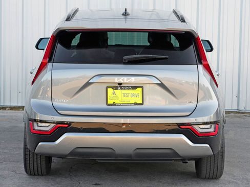 Used 2023 Kia Niro SX Touring image 46