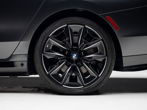 Used 2023 BMW i7 xDrive60 image 20