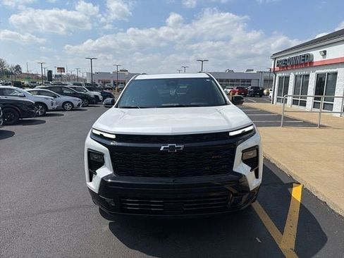 Used 2025 Chevrolet Traverse RS w/ LPO, Floor Liner Package image 11