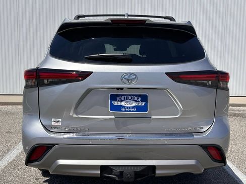 Used 2024 Toyota Highlander Platinum AWD/4WD image 5
