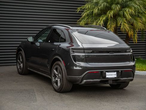 Certified 2025 Porsche Macan Turbo Electric AWD/4WD image 3