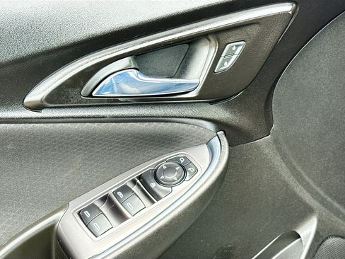Used 2020 Chevrolet Malibu LT FWD image 7
