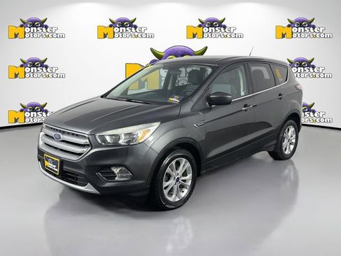 Used 2017 Ford Escape SE image 1