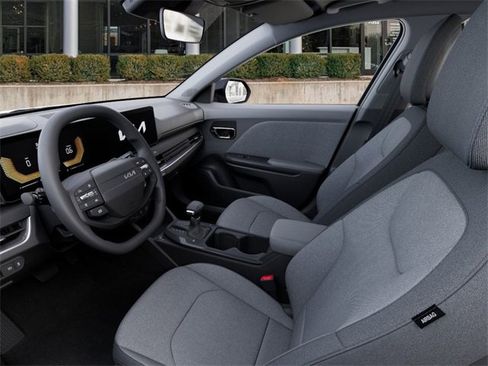 New 2025 Kia K4 LXS image 18