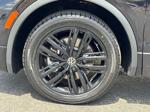 Used 2022 Volkswagen Tiguan SE R-Line AWD/4WD image 5
