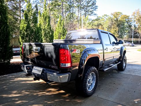 Used 2010 GMC Sierra 1500 SLE w/ Power Pack Plus image 11