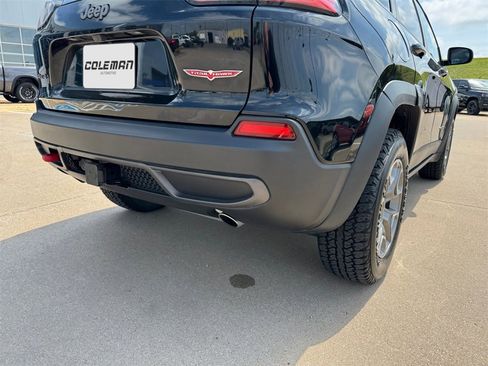 Used 2022 Jeep Cherokee Trailhawk w/ Comfort/Convenience Group image 19