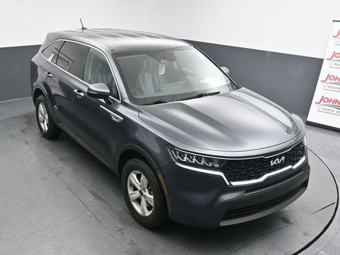 Used 2023 Kia Sorento LX image 10