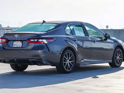 Used 2021 Toyota Camry SE image 8