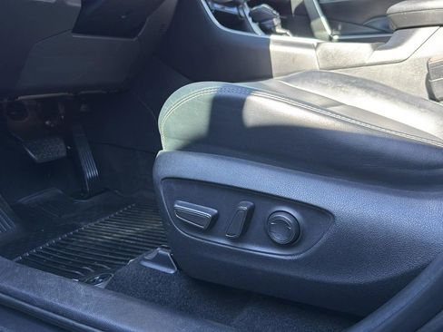 Used 2021 Toyota RAV4 XLE Premium image 11