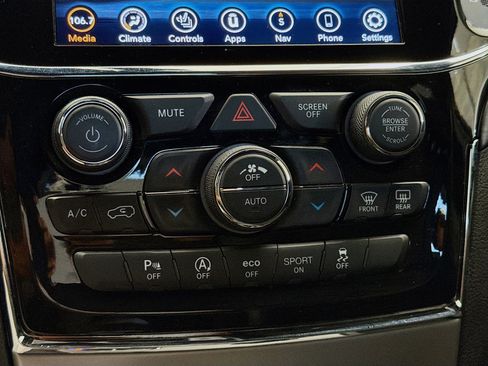 Used 2022 Jeep Grand Cherokee Laredo X image 10