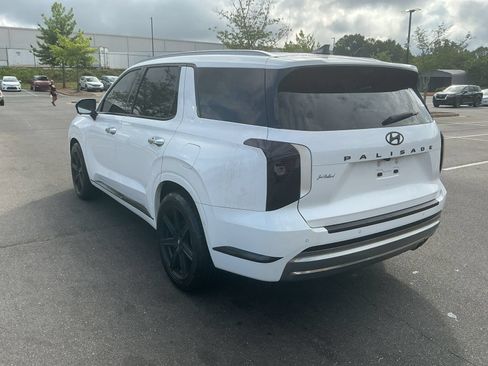 Used 2023 Hyundai Palisade Calligraphy FWD image 2
