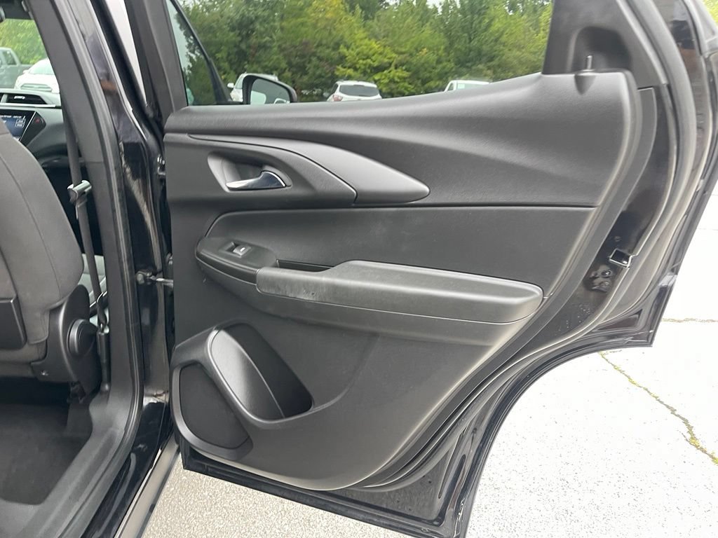 Used 2021 Chevrolet TrailBlazer LT w/ Sun and Liftgate Package FWD image 18