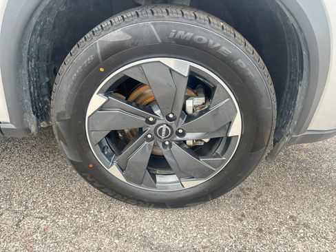 Used 2025 Nissan Rogue SV AWD/4WD image 32