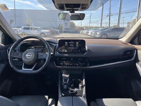 Used 2023 Nissan Rogue SL w/ SL Premium Package image 13