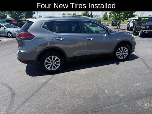 Used 2018 Nissan Rogue SV AWD/4WD image 3
