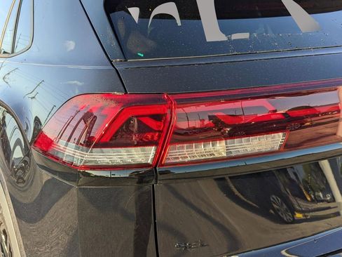 Certified 2025 Volkswagen Atlas Cross Sport SEL R-Line image 7