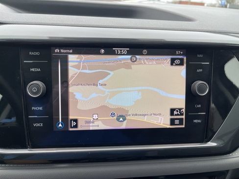 Certified 2022 Volkswagen Taos SEL w/ Panoramic Sunroof Package image 19