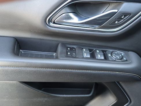 Used 2024 GMC Yukon SLT image 10