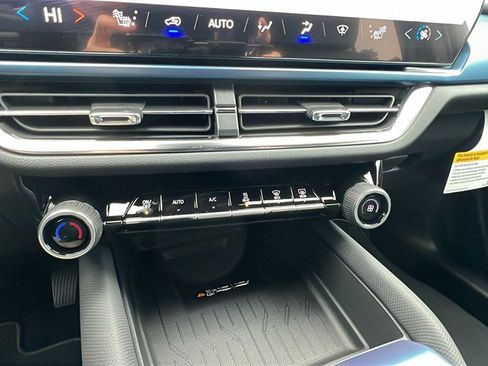 New 2026 Chevrolet Equinox EV LT image 25